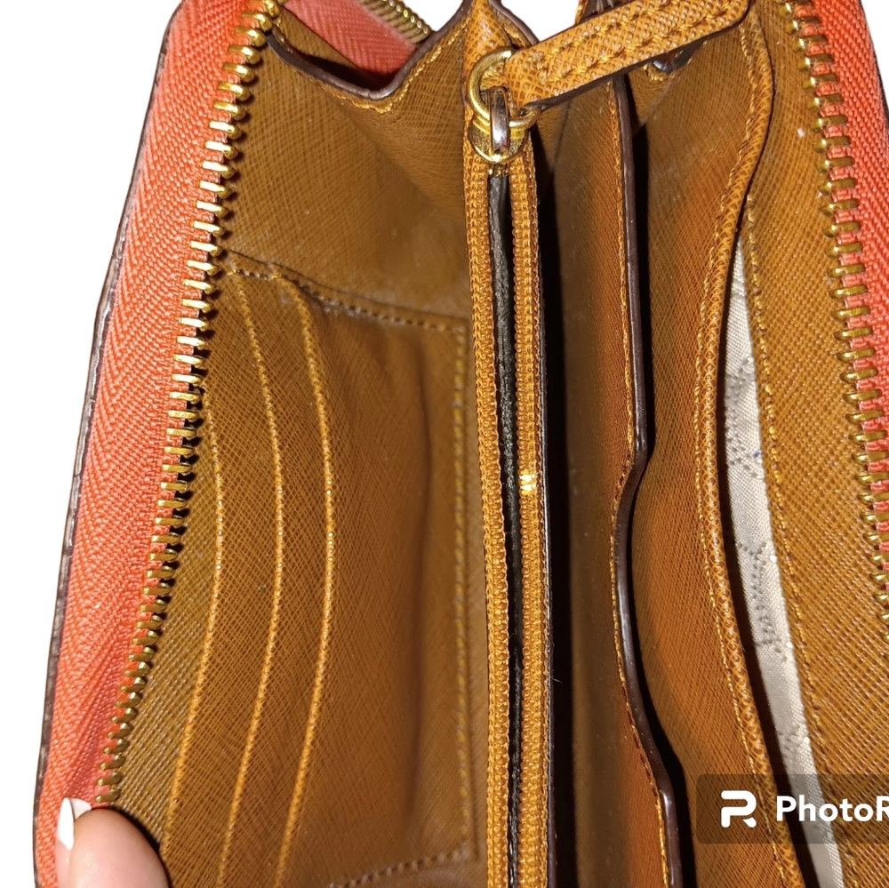 Michael Kors Wallet GUC - Picture 3 of 5